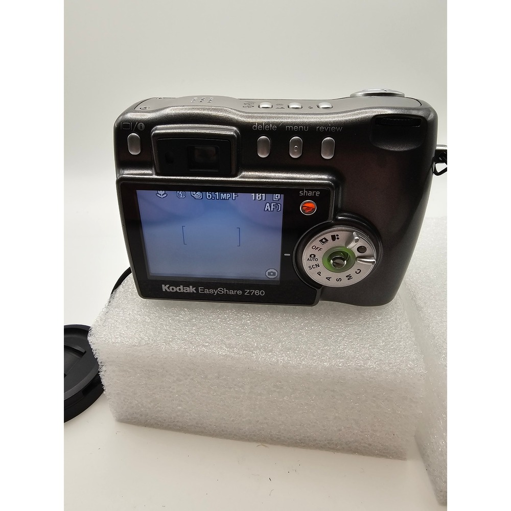Kodak EasyShare Z760 Digital Camera 6.1MP 3x Optical Zoom Gray Bundle Charger
